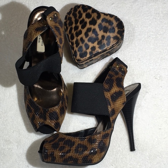 Simply Vera Vera Wang Leopard ๐ Stilettos size 7 - Picture 4 of 10